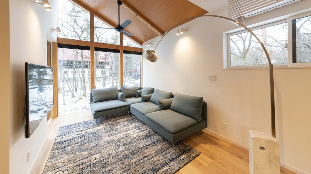 Black Crane Chalet living room